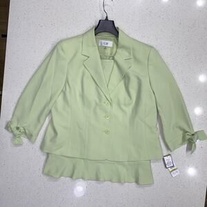 Le Suit Women's Size 14 Petite Jacket & Skirt Suit, Celery Green
